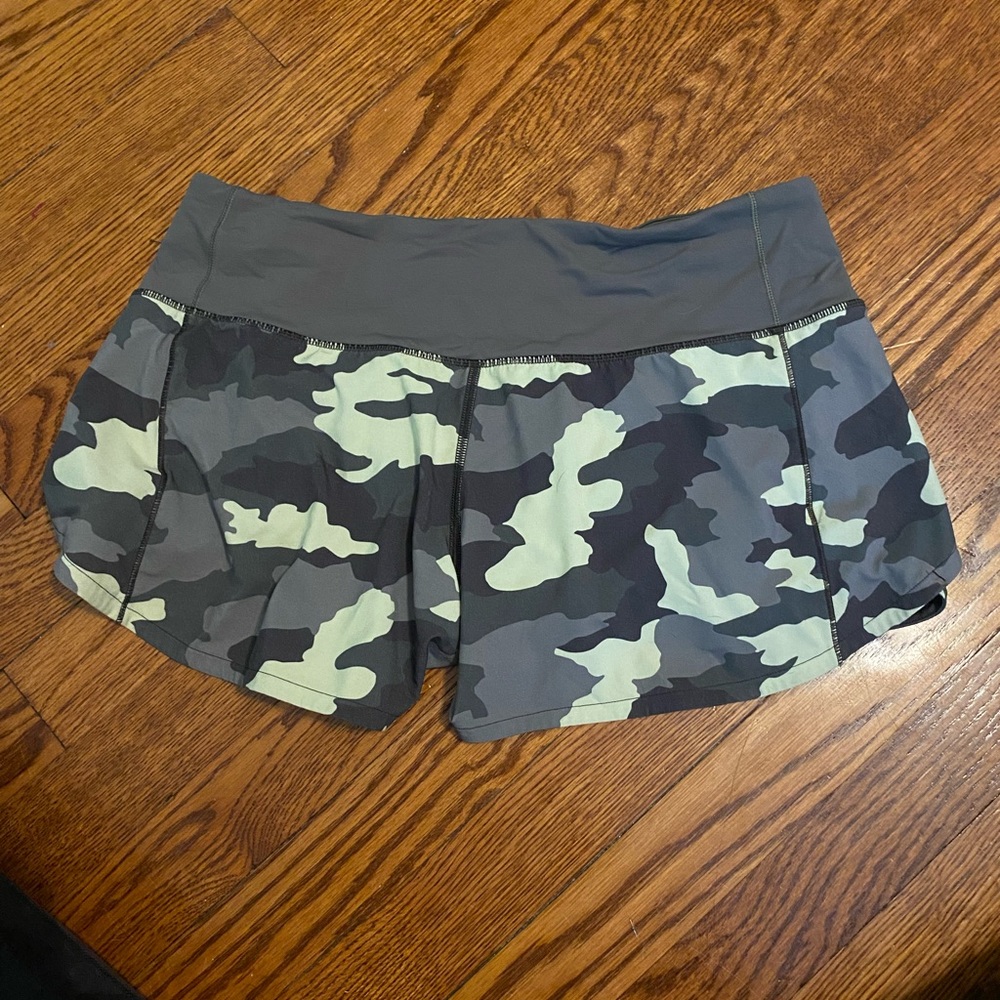 Lulu Lemon Speed Up Short size 6 4”